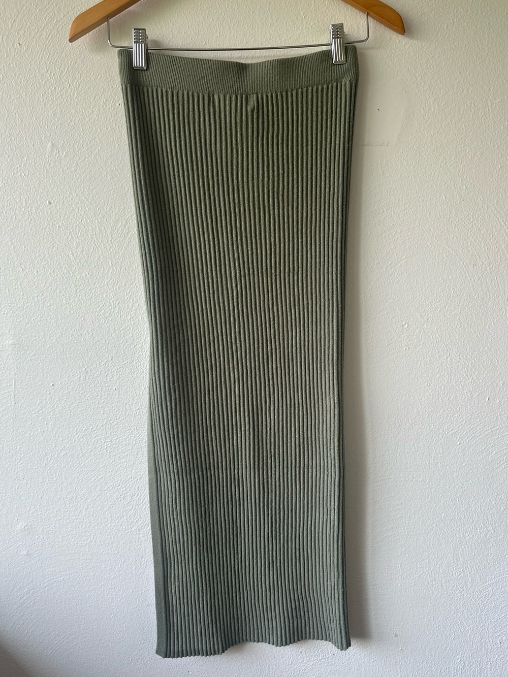 Petal & Pup Bowen Skirt Olive Ribbed Side-Slit Midi Skirt NWT - Picture 5 of 11